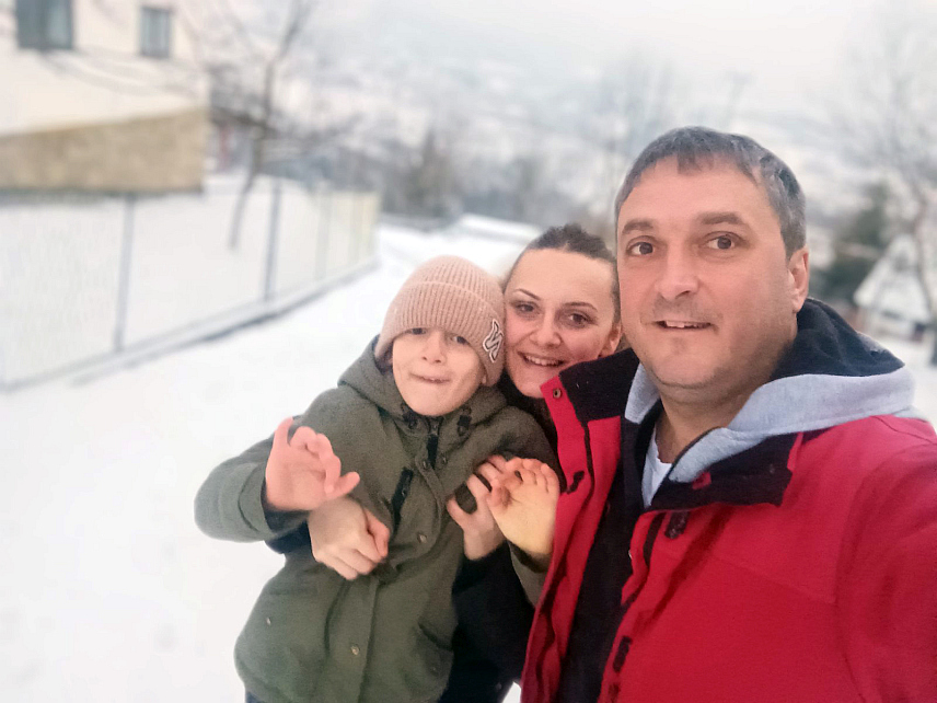 МРКОЊИЋ ГРАД, 2. АПРИЛА /СРНА/ - Мркоњићани Душко Ступар, супруг и отац једног дјетета, у жељи да за своју трочлану породицу обезбиједи боље услове за живот прије неколико година запутио се из свог родног Мркоњића у Словенију, надајући се да ће тамо пронаћи добро плаћен и сигуран посао.	
