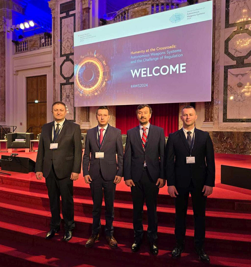 БЕЧ, 30. АПРИЛА /СРНА/ - Замјеник министра одбране у Савјету министара Александар Гогановић на међународној конференцији "Аутономни системи оружја и изазов регулације" у Бечу.