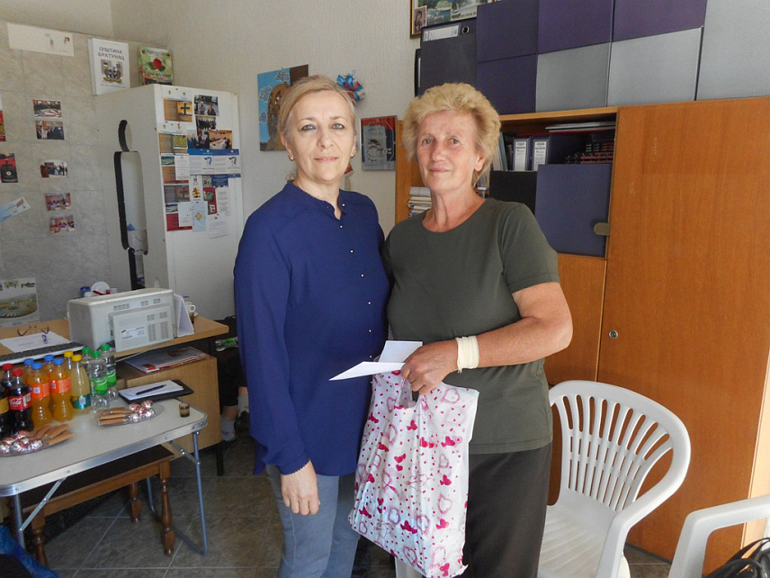 БРАТУНАЦ, 30. АПРИЛА /СРНА/ - Руководство Општинске организације породица заробљених и погинулих бораца и несталих цивила Братунац организовало је данас пријем за 15 својих чланова којим су уручени васкршњи поклоне.