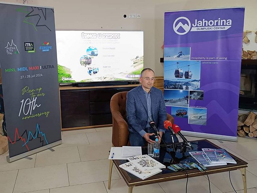 ЈАХОРИНА, 30. АПРИЛА/СРНА/ - Директор Олимпијског центра "Јахорина" Дејан Љевнаић на конференцији за новинаре поводом првомајских и васкршњих празника, те најаве отварања љетне сезоне која ће бити 27 јуна.
