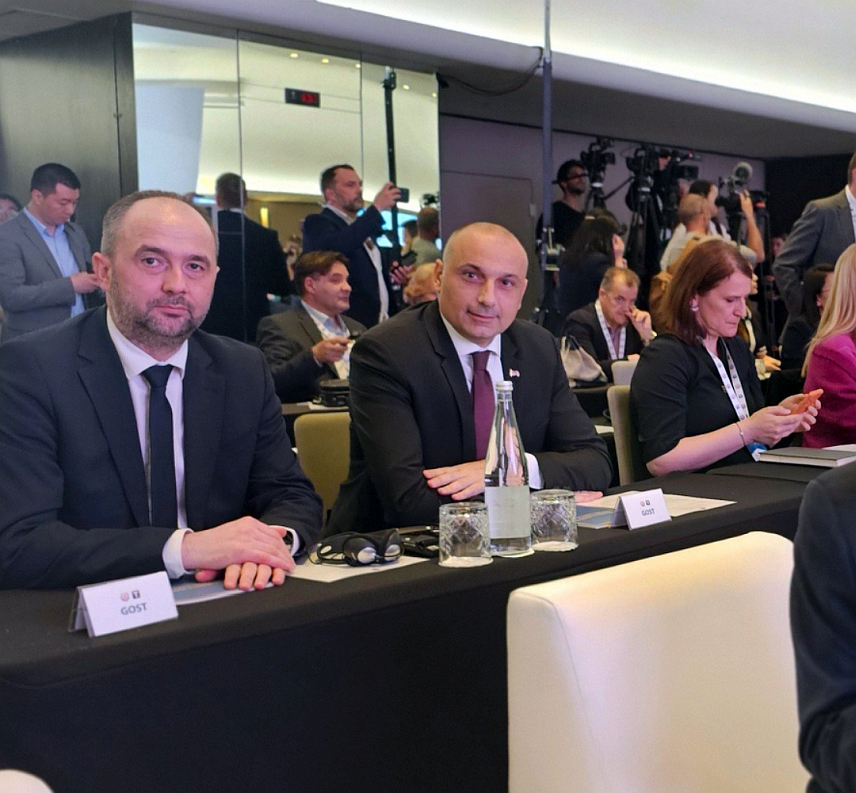 БЕОГРАД, 30. АПРИЛА /СРНА/ - Предсједник Народне партије Српске Дарко Бањац са генералним секретаром странке Диком Цвијетиновићем био je гост медијског Форума Србије и Кине, у Београду.