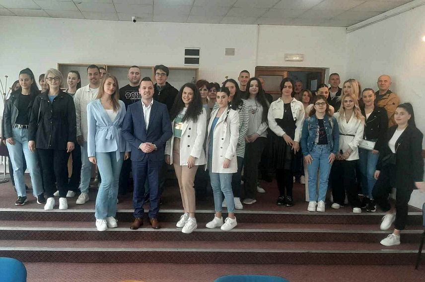 ФОЧА, 3. АПРИЛА /СРНА/ - Општина Фоча издвојиће ове године 195.000 КМ за стипендирање 152 студента, колико их је испунило услове конкурса.