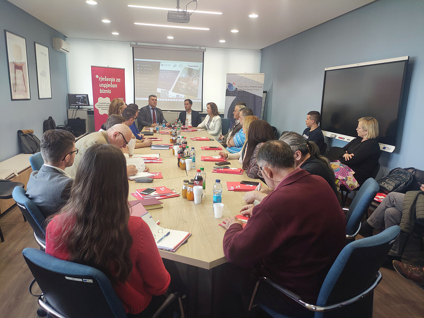 ПРИЈЕДОР, 3. АПРИЛА /СРНА/ - Округли сто у Приједору под називом "Сајбер безбједност и иновативне мрежне технологије у индустрији - изазови и трендови" у организацији Гранског удружења за информационе и комуникационе технологије и Супернова БиХ уз стручну сарадњу са Одјељењем за високотехнолошки криминал МУП-а Републике Српске и Електротехничким факултетом у Бањалуци.