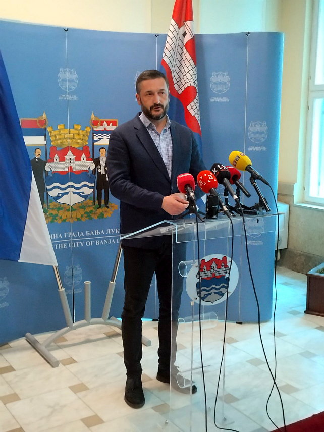 БАЊАЛУКА, 3. АПРИЛА /СРНА/ - Бањалучка Полицијска управа поднијела је надлежном тужилаштву извјештај против градоначелника Бањалуке Драшка Станивуковића и Градске управе због сумње да су, злоупотребама положаја, нелегално искористили 1,7 милиона КМ за пројекте који нису дефинисани одлукама Скупштине града, рекао је предсједник парламента Љубо Нинковић.