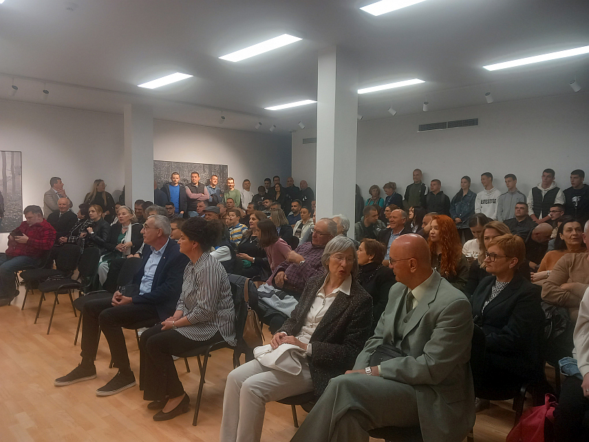 TРЕБИЊЕ, 3. АПРИЛА /СРНА/ - Млади историчар Лазар Радан представио је вечерас у Требињу своју књигу "Устанак у источној Херцеговини 1875-1978" за коју је рекао да је написао да би херцеговачки устанак имао своју верзију приче на једном мјесту.