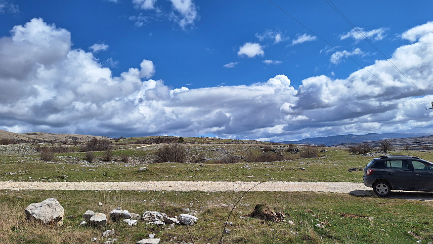 ГЛАМОЧ, 3. АПРИЛА /СРНА/ - Регионални пут који повезује општине Дрвар и Гламоч уназад неколико деценија никада није био у горем стању и готово је нефункционалан због оштећења.