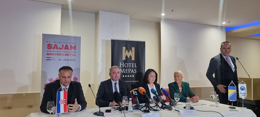 МОСTАР, 4. АПРИЛА /СРНА/ - Мостарски сајам привреде биће отворен 16. априла, а очекује се да ће присуствовати високе делегације из Србије и Хрватске, са предсједницима и премијерима на челу - конференција за новинаре.