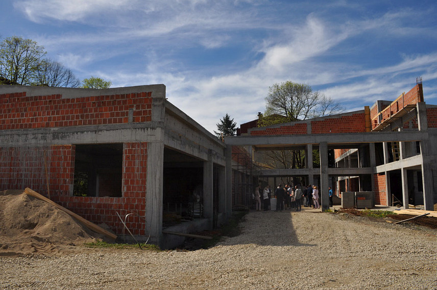 ПРИЈЕДОР, 4. АПРИЛА /СРНА/ – Изградња вртића у насељу Пећани.