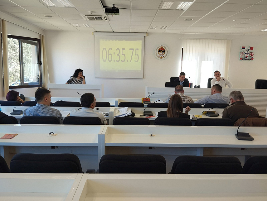 БИЛЕЋА, 4. АПРИЛА /СРНА/ - Скупштине општине Билећа усвојила је данас извјештај о раду начелника општине и Општинске управе за прошлу годину, као и њихов план рада за ову годину.