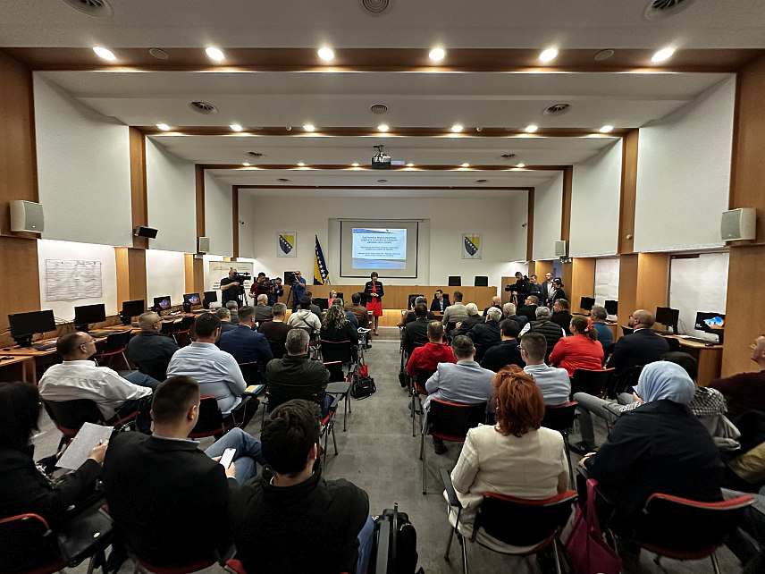 САРАЈЕВО, 4. АПРИЛА /СРНА/ - Централна изборна комисија /ЦИК/ БиХ данас је завршила први циклус обуке за чланове органа за спровођење избора под називом "Електронске пријаве политичких субјеката за учешће на локалним изборима 2024.", а циљ је био детаљно представити нове методе подношења пријава за овјеру учешћа на изборима путем електронске апликације.