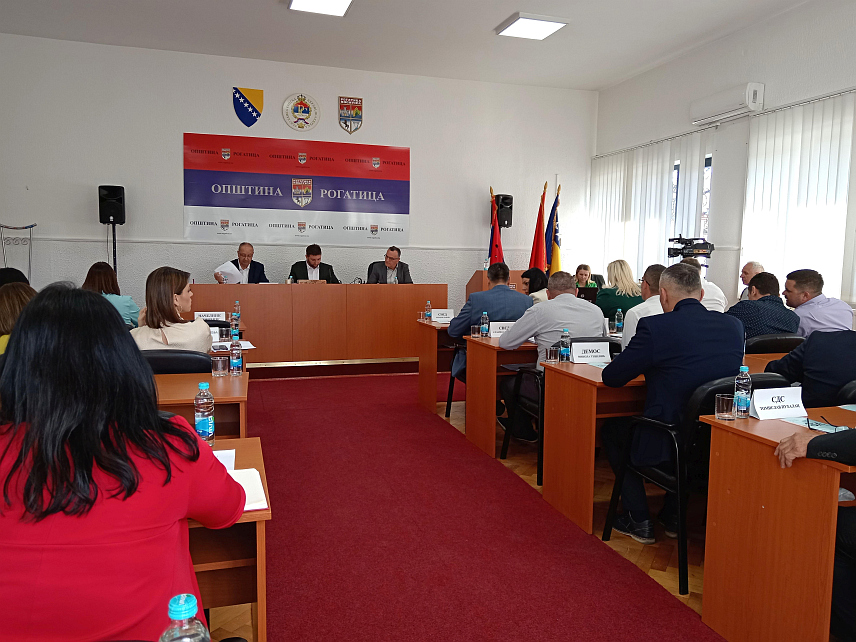 РОГАTИЦА, 4. АПРИЛА /СРНА/ - Сједница Скупштине општине Рогатица.