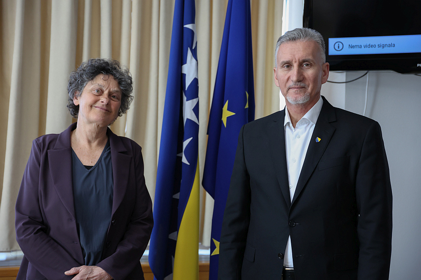 САРАЈЕВО, 4. АПРИЛА /СРНА/ - Посланик Европског парламента Тинеке Стрик на састанку са предсједавајућим Дома народа Парламентарне скупштине БиХ Кемалом Адемовићем у Сарајеву.