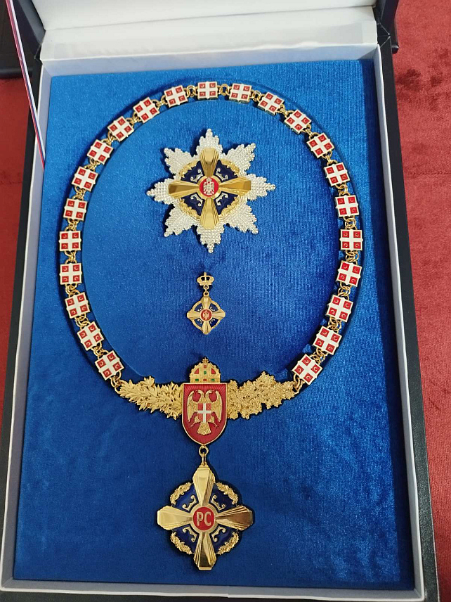 БАЊАЛУКА, 5. АПРИЛА /СРНА/ - Орден Републике Српске на огрлици који ће данас бити уручен мађарском премијеру Викотору Орбану у Бањалуци највише је одликовање Републике Српске које се додјељује још од 1993. године, али лауреата нема много.