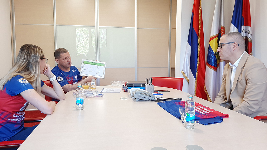 ПРЊАВОР, 5. АПРИЛА /СРНА/ - У Прњавору ће у недјељу, 7. априла, бити одржана 25. Међународна улична трка, која је уврштена у календар европске и свјетске атлетске асоцијације, а у протеклих седам година проглашена је за манифестацију од значаја за Републику Српску.