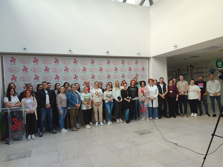 БАЊАЛУКА, 5. АПРИЛА /СРНА/ - Медицинске сестре и техничари из Ургентног центра УКЦ Љубљана и Службе хитне помоћи Дома здравља Љубљана у посјети Универзитетском клиничком центру Републике Српске.