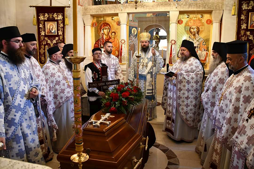 МАРTИН БРОД, 7. АПРИЛА /СРНА/ - На празник Благовијести служена је прва света литургија у обновљеном Саборном манастирском храму Светог Николаја Мирликијског Чудотворца у Манастиру Рмањ.