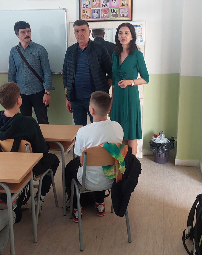 ИСТОЧНО САРАЈЕВО, 8. АПРИЛА /СРНА/ - Представници Црвеног крста Републике Српске данас су у основним школама "Свети Сава" у Источном Новом Сарајеву и "Петар Петровић Његош" у Источној Илиџи организовали радионице како би упознали младе са покретом и анимирали их да се учлане.