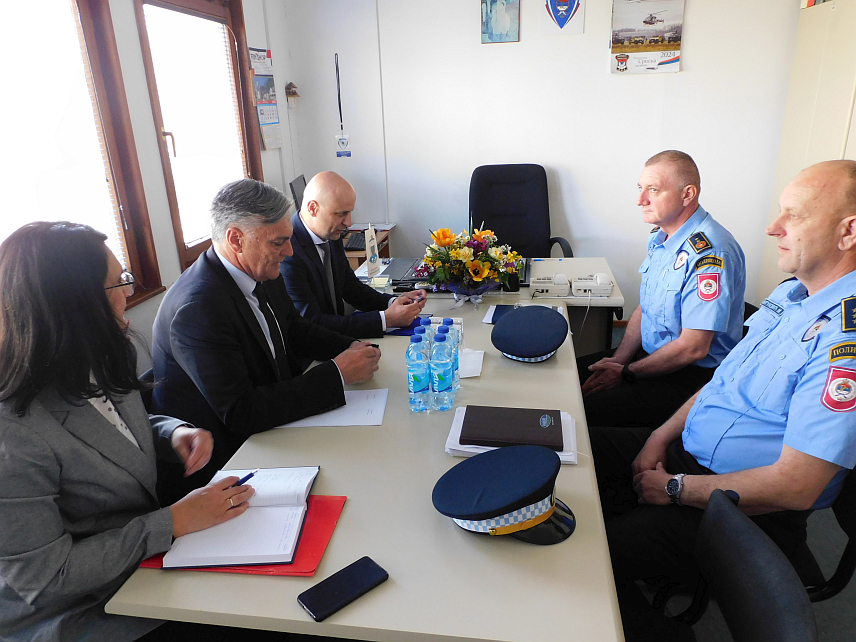 БАЊАЛУКА, 8. АПРИЛА /СРНА/ - Министар унутрашњих послова Републике Српске Синиша Каран и директор Полиције Синиша Кострешевић оцијенили су да је у протеклом периоду дошло до смањења броја кривичних дјела и нарушавања јавног реда и мира у Херцеговини.