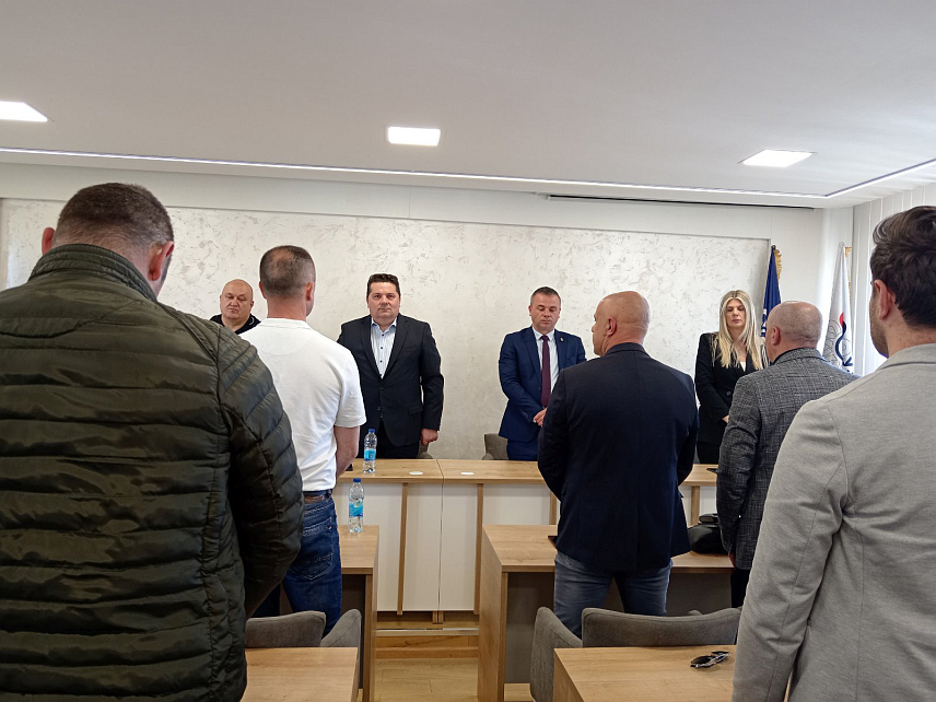 ХАН ПИЈЕСАК,8.АПРИЛА/СРНА/-За предсједника Општинског одбора Уједињене Српске Хан Пијесак изабран је Вјекослав Максимовић,на Изборној скупштини Општинског одбора одржаној данас на Хан Пијеску,којој је претходила сједница Регионалног одбора Уједињене Српске Изборне јединице осам, којој је присуствовао и предсједник Уједињене Српске Ненад Стевандић.