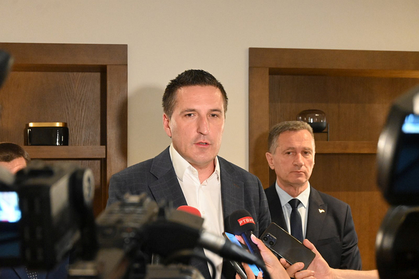 ЈАХОРИНА, 8. АПРИЛА /СРНА/ - На Јахорини је почела оснивачка сједница Привредног савјета општине Пале којој присуствује 30 привредника са подручја ове локалне заједнице.