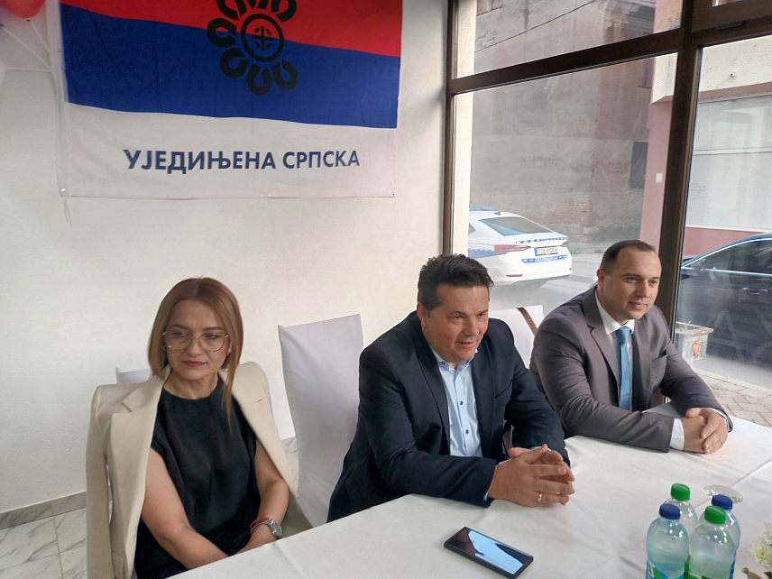 ЗВОРНИК, 8. АПРИЛА /СРНА/ - Предсједник Уједињене Српске /УС/ Ненад Стевандић рекао је вечерас у Зворнику да ће Република Српске издржати све притиске, што је јако битно и одржати коалиције и снагу Српске коју сада има.