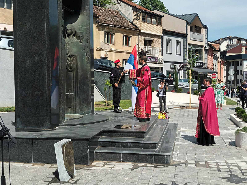 ЗВОРНИК, 9. АПРИЛА /СРНА/ - У Зворнику је данас служен парастос за 1.080 бораца погинулих у одбрамбено-отаџбинском рату, поводом обиљежавања 32 година од ослобођења града од муслиманских паравојних формација.