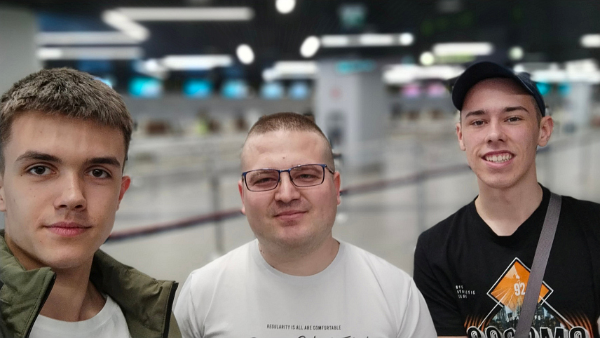 МИЛИЋИ, 9. АПРИЛА /СРНА/ - Милићки средњошколци Сергеј Калдесић и Владимир Ерић учествовали су у Барселони на конференцији посвећеној промоцији креативности, визуелним и дигиталним умјетностима, а припремају се и за наступ на такмичењу "Иност младих" у Бањалуци од 23. до 25. априла.