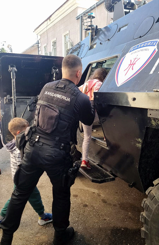 ЗВОРНИК, 9. АПРИЛА /СРНА/ - Припадници Полицијске управе Зворник данас су организовали Дан отворених врата за малишане зворничког вртића "Наша радост", што је једна у низу активности коју организује ова управа поводом обиљежавања Дана полиције Републике Српске - 4. априла.