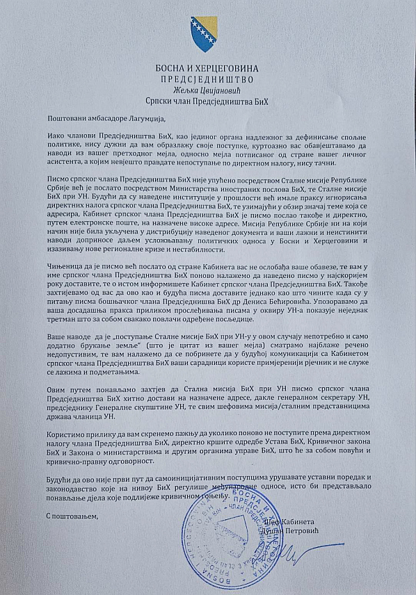 ИСТОЧНО САРАЈЕВО, 9. АПРИЛА /СРНА/ - Кабинет српског члана Предсједништва БиХ обавијестио је представника БиХ при Сталној мисији УН у Њујорку Златка Лагумџију да је недавно писмо српског члана Предсједништва Жељке Цвијановић, поводом његовог једнострано иницираног подношења резолуције о Сребреници, није упућено посредством Сталне мисије Србије, већ Министарства иностраних послова у Савјету министара и Сталне мисије БиХ при УН.