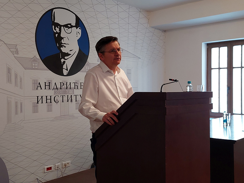 ВИШЕГРАД, 9. АПРИЛА /СРНА/ - Предавање историчара Милоша Ковића на тему шта је српска историографија данас и какве су њене перспективе у Андрићевом институту у Андрићграду.