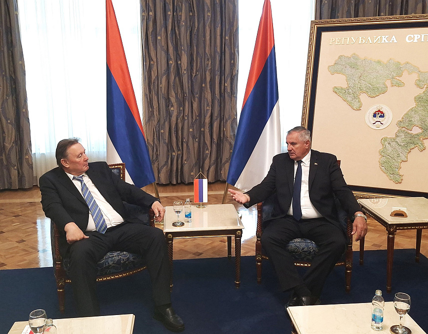 БАЊАЛУКА, 10. МАЈА /СРНА/ - Предсједник Владе Републике Српске Радован Вишковић разговарао је данас у Бањалуци са представницима њемачке компаније "Мајер ГМБХ" која планира да прошири производњу у Републици Српској, те истакао да је још једном показано да је Република Српска погодно мјесто за улагање.