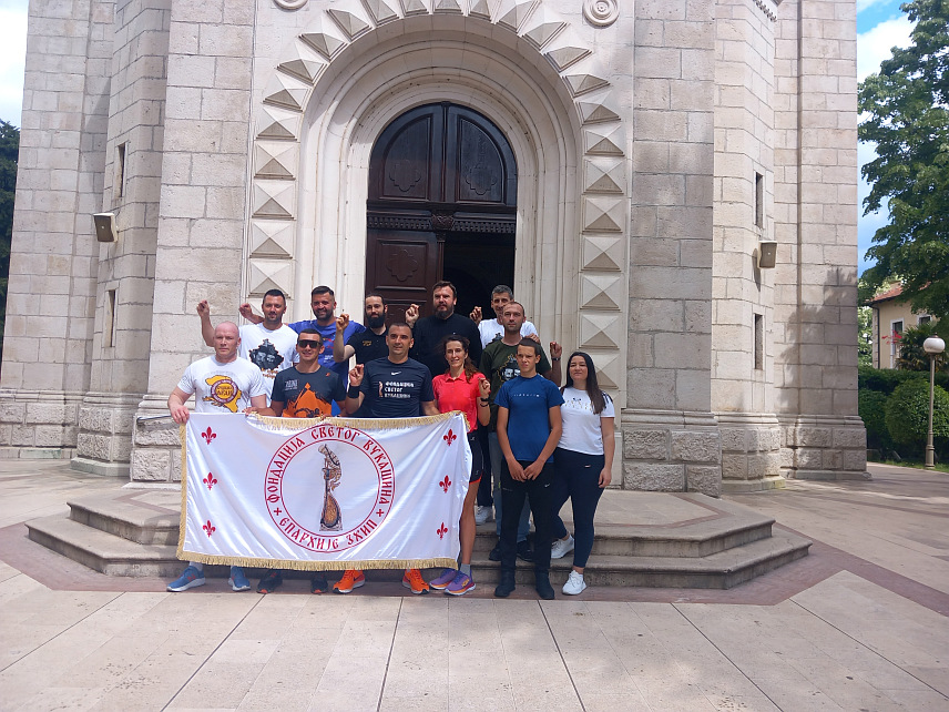 ТРЕБИЊЕ, 10. МАЈА /СРНА/ - Невен Тушевљак из Источног Сарајева трчи хуманитарни маратон од Мркоњића, родног мјеста Светог Василија Острошког и Тврдошког, до Манастира Острог, 120 километара, за помоћ у раду Фондације "Свети Вукашин" из Требиња.