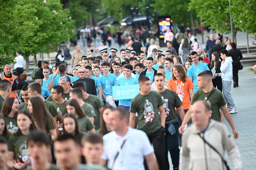 БАЊАЛУКА, 10. МАЈА /СРНА/ - Министар породице, омладине и спорта Републике Српске Селма Чабрић на отварању Републичком финалу Малих олимпијских игара, које ће у наредних седам дана окупити више од 2.000 учесника, отворено је вечерас у Бањалуци.