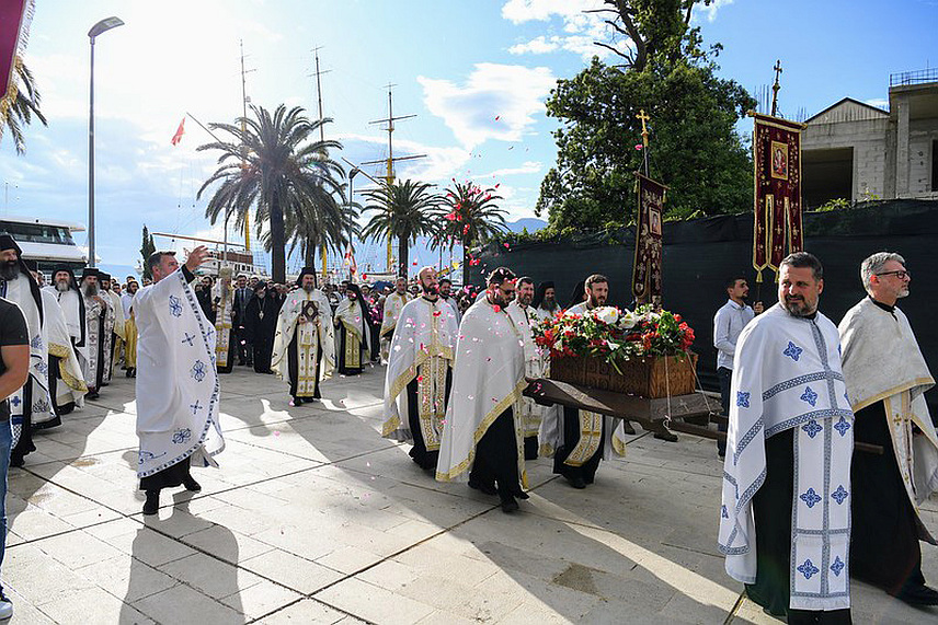 ПОДГОРИЦА, 11. МАЈА /СРНА/ - Литија улицама Тивта у спомен спаљивања моштију Светог Саве на Врачару. Литија је одржана у склопу традиционалне црквено-народне манифестације "У свјетлости Христовог Васкрсења – Бокељи Светом Сави и превлачким мученицима".