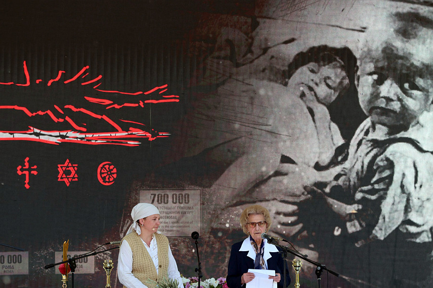 ДОЊА ГРАДИНА, 12. МАЈА /СРНА/ - Предсједник Удружења логораша Другог свјетског рата из Бањалуке Добрила Кукољ рекла је да је Доња Градина највећи град мртвих у коме су мајке, очеви, породице умирали од руку повампирених усташких злочинаца./Фото - Борислав Здриња/