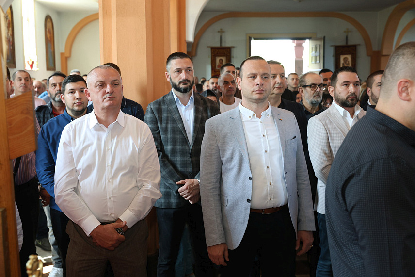 БАЊАЛУКА, 12. МАЈА /СРНА/ - Представници Градског одбора СНСД-а Бањалука данас су у бањалучком насељу Обилићево са бројним вјерницима прославили славу Храма Светог Василија Острошког, поводом обиљежавања 350 година од упокојења Светог Василија.