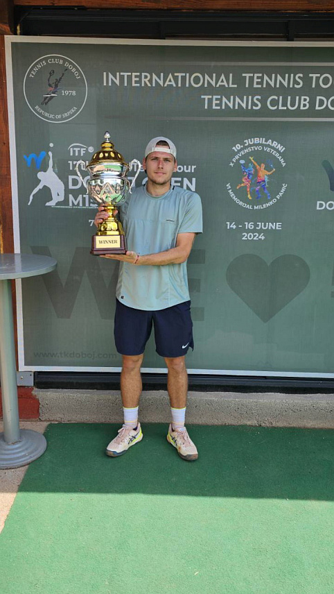 ДОБОЈ, 12. МАЈА /СРНА/ - Француз Лилијан Мармус побједник је Међународног тениског турнира "Добој опен 2024", пошто је данас у финалу побиједио Милија Пољичака из Хрватске резултатом 7:6,6:4.