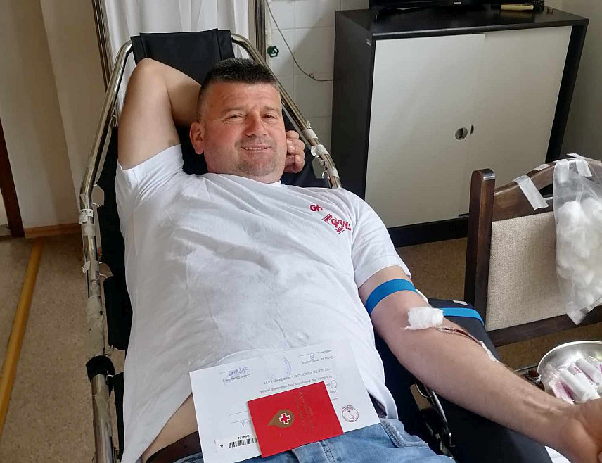 КРУПА НА УНИ, 13. МАЈА /СРНА/ - У првој овогодишњој акцији добровољног давања крви одржаној данас у Доњем Дубовику, административном центру општине Крупа на Уни прикупљена је 31 доза драгоцјене течности.