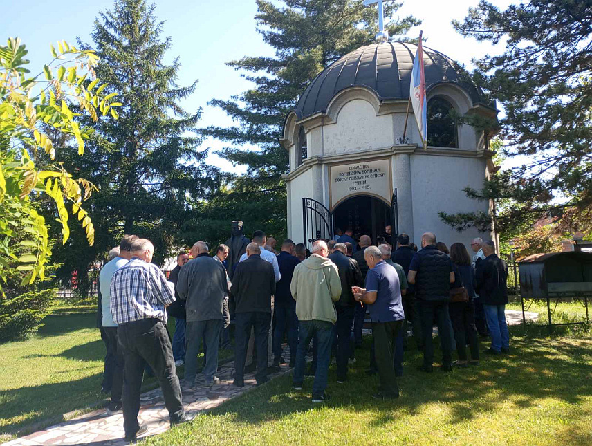 БРЧКО, 13. МАЈА /СРНА/ - У брчанској мјесној заједници Грчица одата је почаст погинулим борцима Трећег пјешадијског батаљона Прве посавске бригаде Војске Републике Српске који је формиран на данашњи дан прије 32 године.