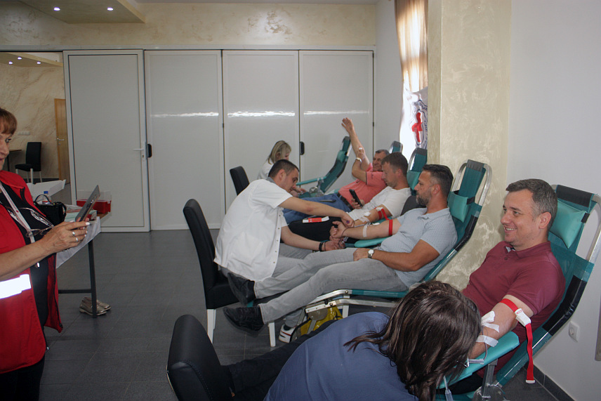 ВУКОСАВЉЕ, 13. МАЈА /СРНА/ - У акцији добровољног давања крви у Вукосављу данас је прикупљено 68 доза ове драгоцјене течности за потребе Опште болнице "Свети апостол Лука" у Добоју - командир Полицијске станице у Вукосављу Миралем Хусеиновић.