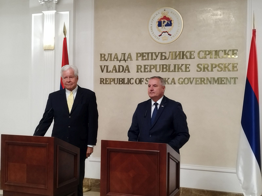 БАЊАЛУКА, 14. МАЈА /СРНА/ - Премијер Републике Српске Радован Вишковић са извршним директором консултантске куће "Савјет за националну политику" Робертом Мекјуеном.