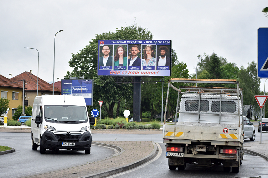 ПРИЈЕДОР, 14. МАЈА /СРНА/ - Пет најуспјешнијих студената завршних година основних академских студија чија имена и лица красе и билборде постављене поводом Дана града.