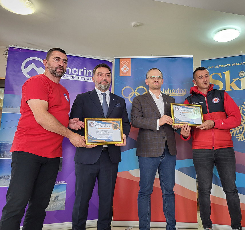ЈАХОРИНА, 14. МАЈА /СРНА/ - На Јахорини је данас уручена захвалница министру спољне трговине и економских односа у Савјету министара Сташи Кошарцу за несебичну подршку и помоћ Горској служби спасавања Јахорина укупне вриједности 100.000 КМ.
