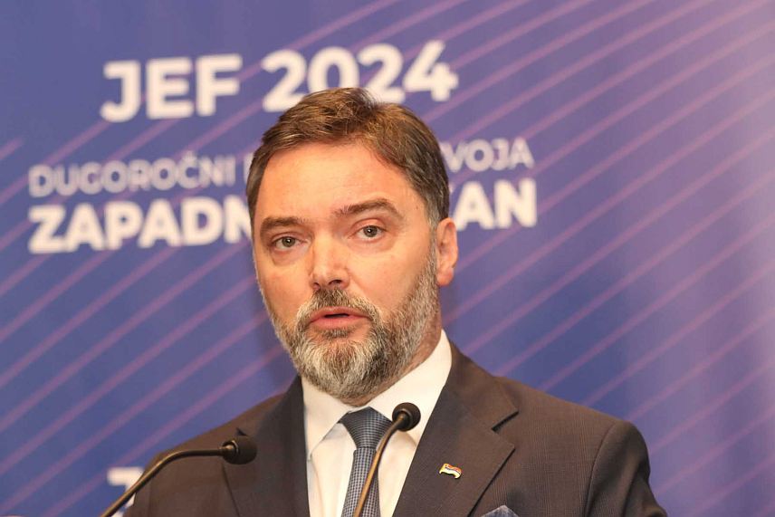 ЈАХОРИНА, 14. МАЈА /СРНА/ - Замјеник предсједавајуће Савјета министара Сташа Кошарац - "Јахорина економски форум" - изјава за новинаре./фото Борислав Здриња/