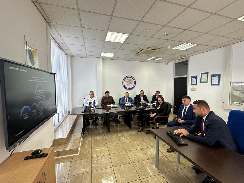 БАЊАЛУКА, 15. МАЈА /СРНА/ - Министар цивилних послова у Савјету министара Дубравка Бошњак подржала је активности Агенције за идентификационе документе, евиденцију и размјену података /ИДДЕЕА/, те је истакла да ће спровођење будућих пројеката бити од велике користи за све грађане БиХ.	
