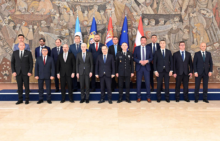 БАЊАЛУКА, 15. МАЈА /СРНА/ - Директор полиције Републике Српске Синиша Кострешевић присуствује Генералној скупштини асоцијације шефова полиција југоисточне Европе /СЕПЦА/ у Београду. Поред директора полиција Федерације БиХ /ФБиХ/, Републике Српске, Србије, Црне Горе, Албаније, Сјеверне Македоније, Бугарске, Румуније и Молдавије, Генералној скупштини присуствује и генерални секретар Интерпола Јурген Сток, као и директор Криминалистичке полиције Аустрије Андреас Холзер.