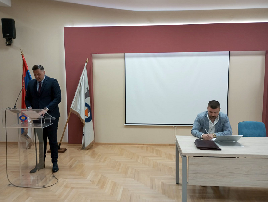 КРАГУЈЕВАЦ, 15. МАЈА /СРНА/ - Министар за просторно уређење, грађевинарство и екологију Републике Српске Бојан Випотник одржао је предавање на Правном факултету у Крагујевцу о намјерама Хрватске да изгради нуклеарни објекат у пограничном појасу са БиХ.	
