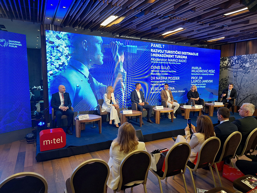 ЈАХОРИНА, 15. МАЈА /СРНА/ - Министар трговине и туризма Републике Српске Денис Шулић учествовао на панелу „Развој туристичке дестинације и менаџмент туризма“ у оквиру „Јахорина економског форума“.