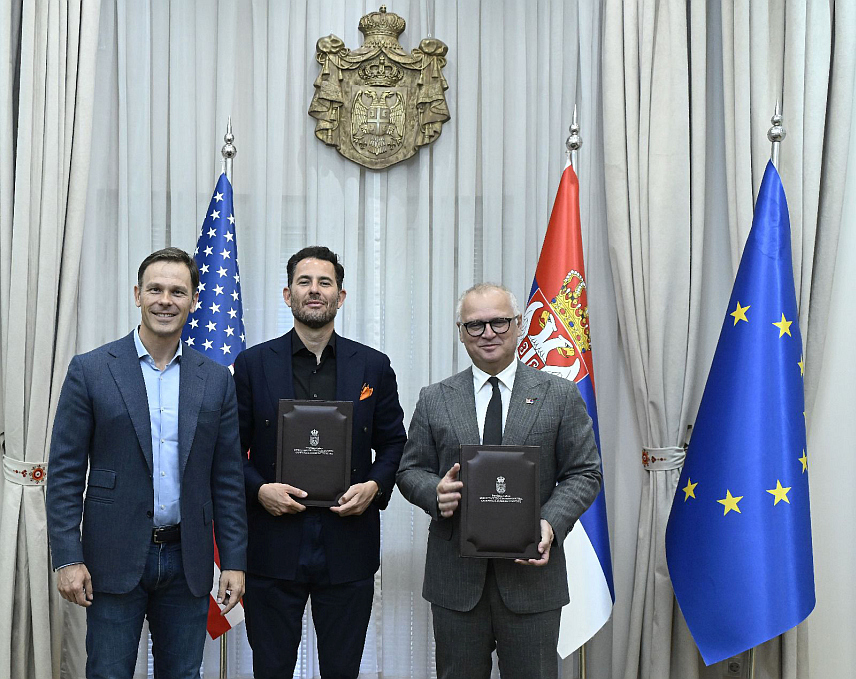 БЕОГРАД, 15. МАЈА /СРНА/ - Министар грађевинарства, саобраћаја и инфраструктуре Горан Весић потписао је данас са америчком компанијом "Афинити глобал дивелопмент" уговор о ревитализацији комплекса зграда Генералштаба у центру Београда, који је разорен у НАТО агресији 1999. године.