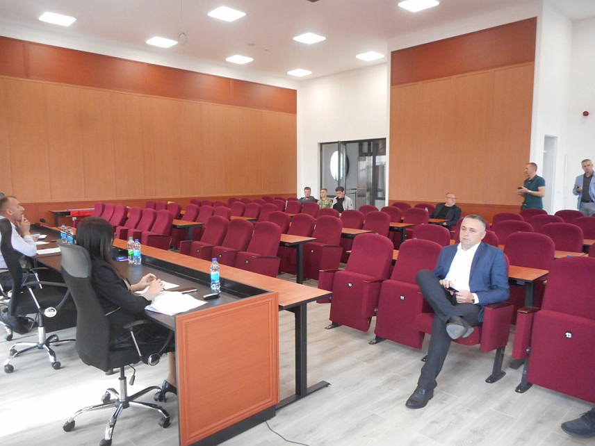 БРАТУНАЦ, 16. МАЈА /СРНА/ - Сједница Скупштине општине Братунац данас није одржана због недостатка кворума јер се одазвало шест од укупно 25 одборника колико броји братуначки парламент.